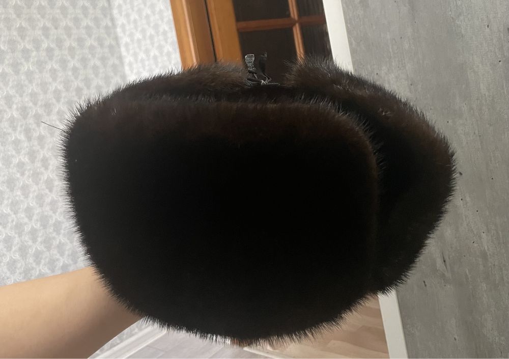 Норковая шапка, хорошего качества.