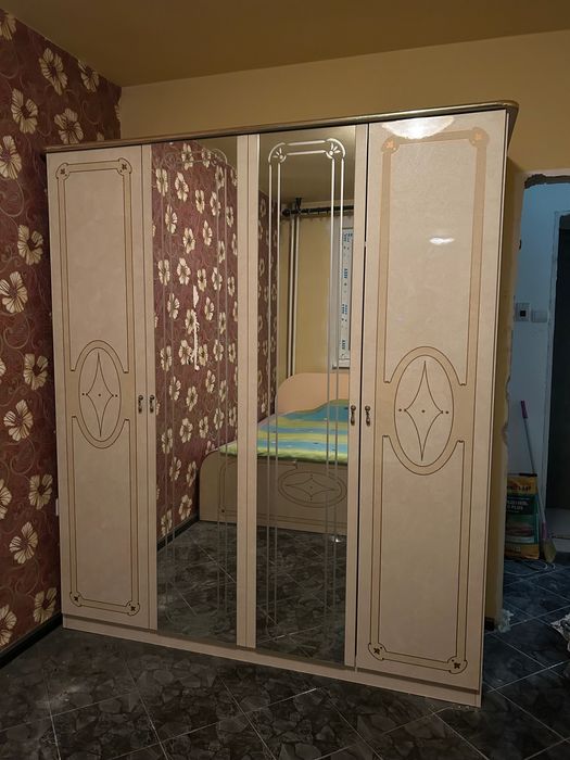 Спалня - комплект спалня с нощни шкафчета, гардероб и скрин