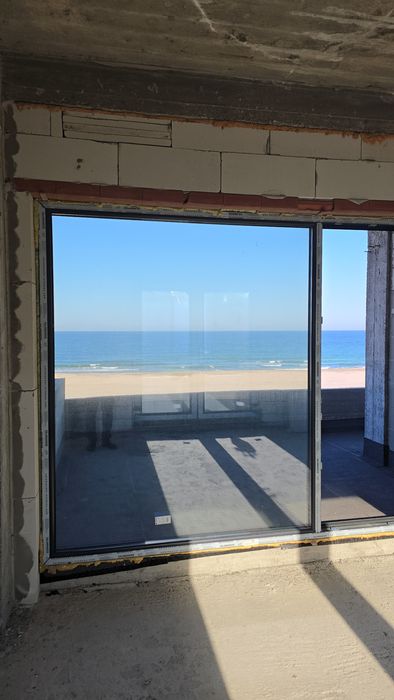 Cădire unicat cu vedere frontal la mare