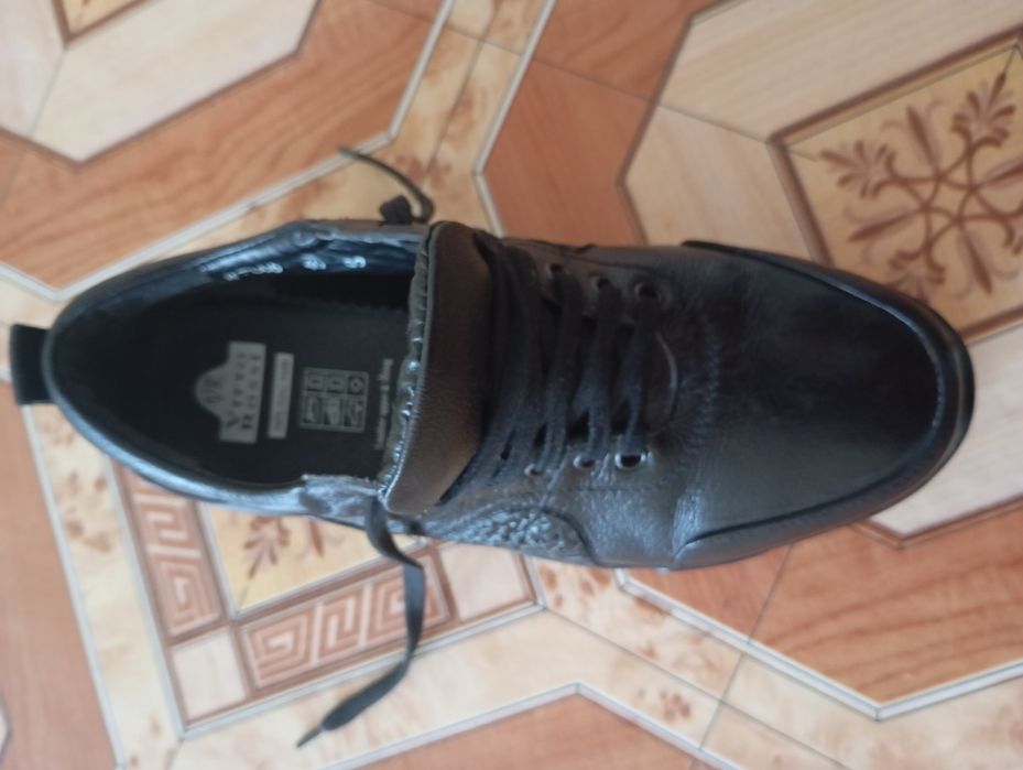 Витто Росси кожаный покупал за 35 тыс но размер маленький 40 раз