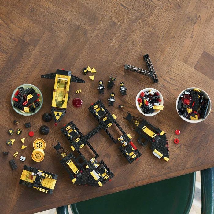 НОВО LEGO 10355 - Blacktron Renegade