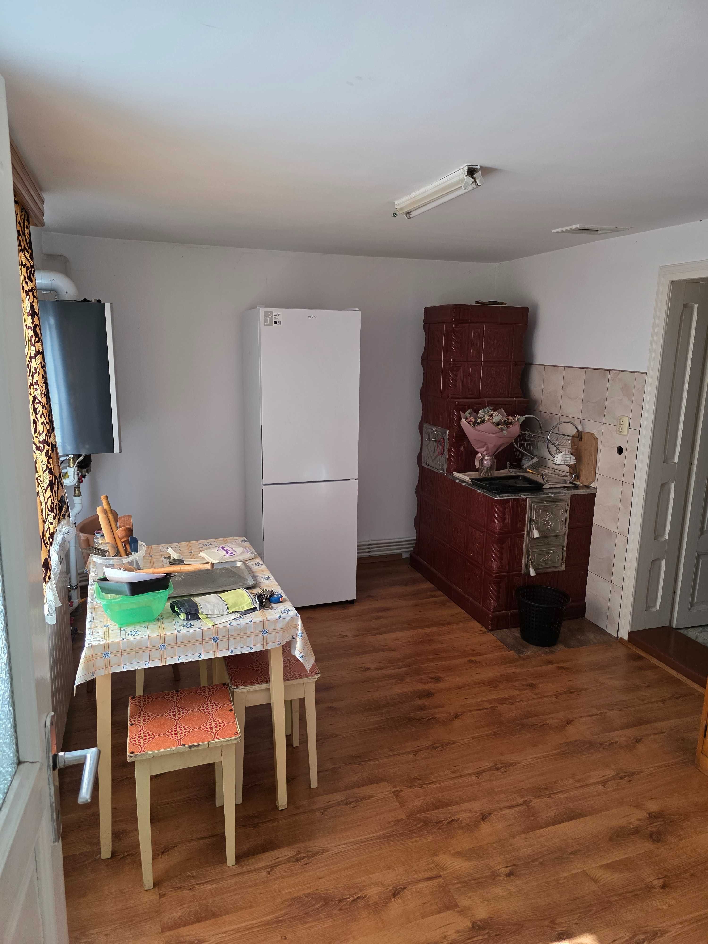 Inchiriez CASA in Radauti langă Casa de Cultura 300€