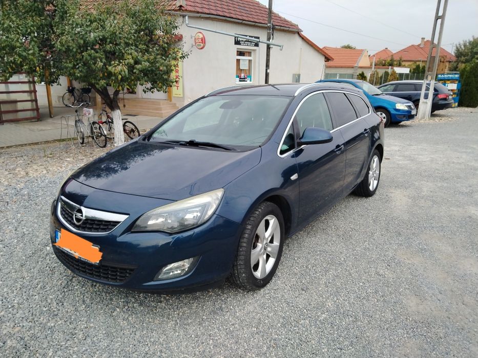 Vând Opel Astra j
