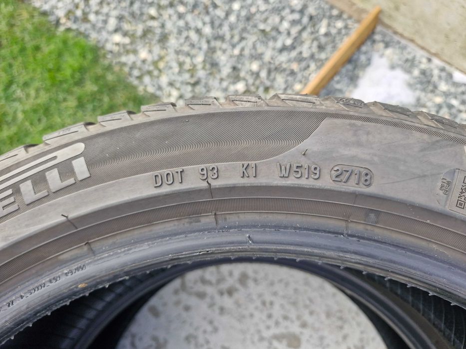 Set Pirelli Winter Sottozero 3 r-f* (BMW): 225/45R18 + 255/40/R18