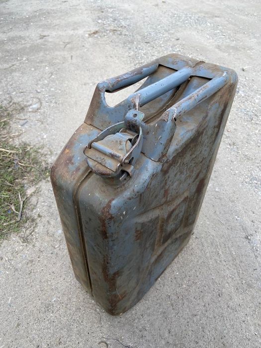 Канистра 20 литров для хранения ГСМ