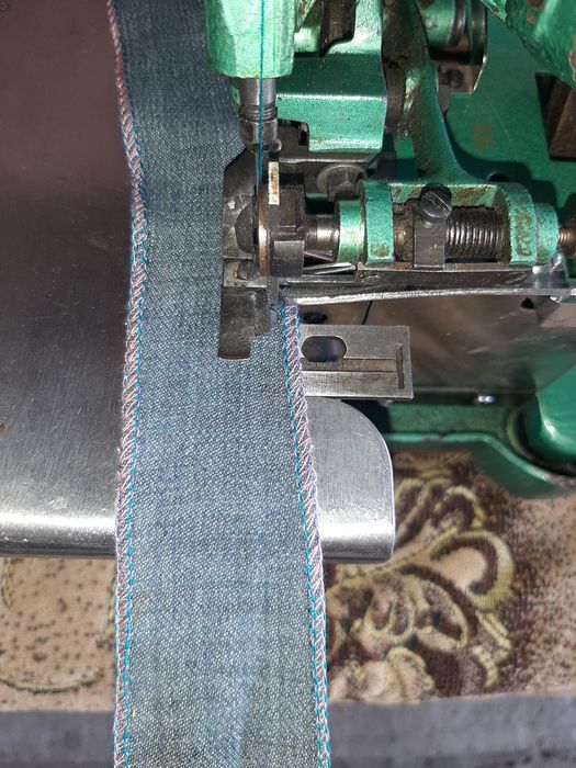 Продаю трохниточный оверлок.