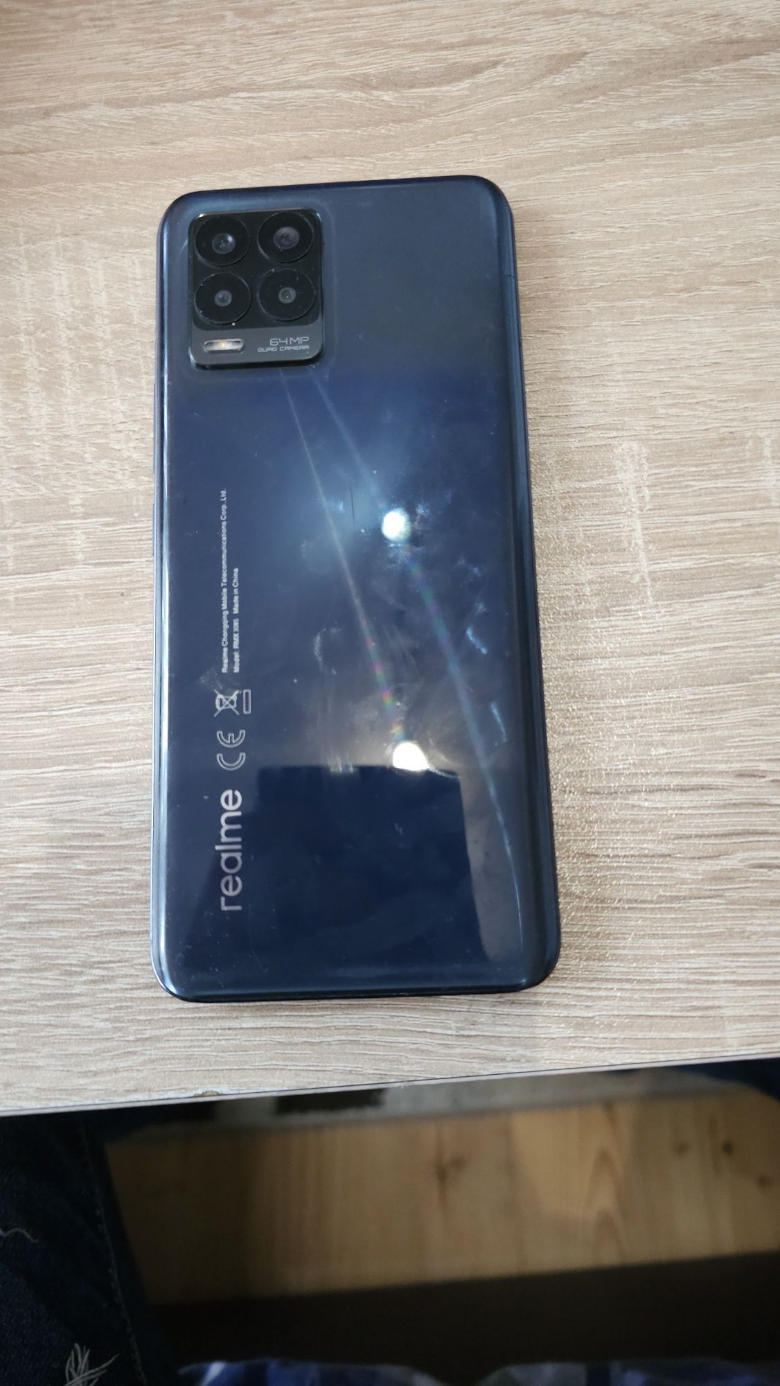 Телефон Realme 8