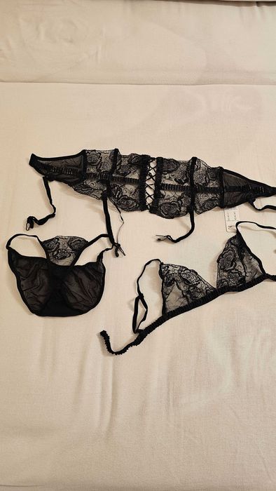 Set lenjerie intimă din dantelă neagră Intimissimi