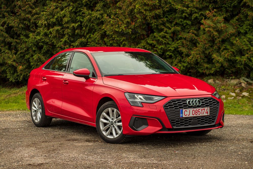 Audi A3 rosu, stare impecabila.