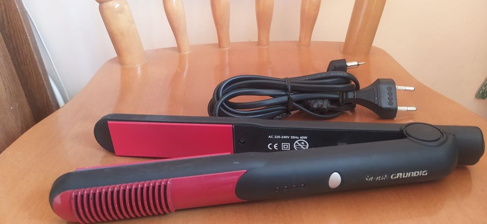 Утюжок-выпрямитель волос.