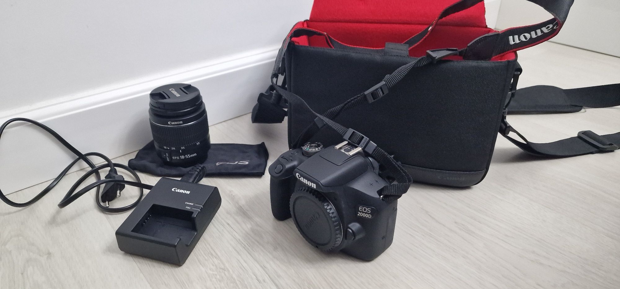Canon EOS 2000D Aparat Foto DSLR 24.1MP CMOS Kit cu Obiectiv EF-S 18-5