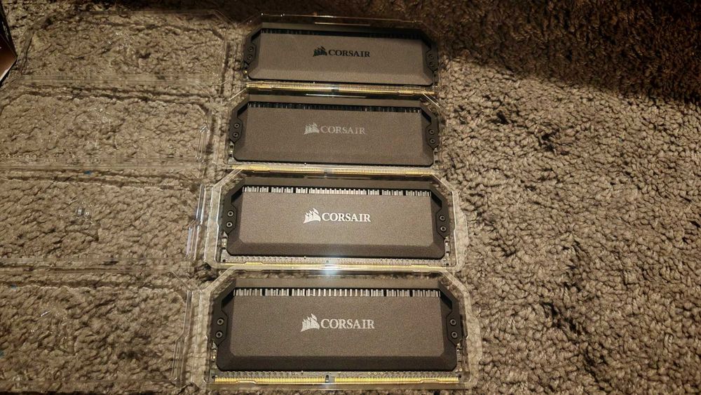 Рам памет Corsair Dominator Platinum RGB 32GB (4 x 8GB) DDR4 3600MHz