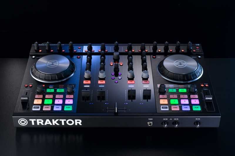 Consola DJ Traktor S4 MK2