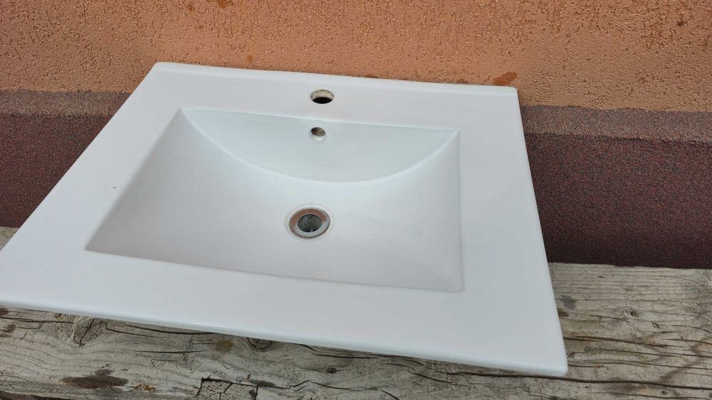 2 Chiuvete inox si una din ceramica