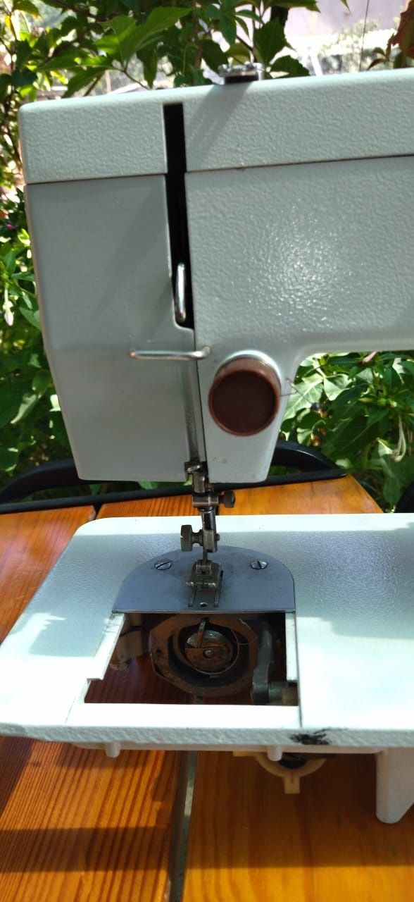 Электрическая швейная машинка Чайка 143