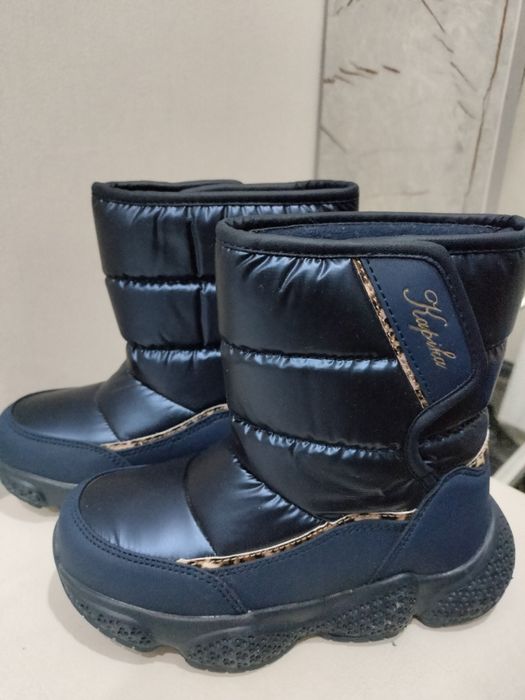 Новые зимние сапоги для девочки