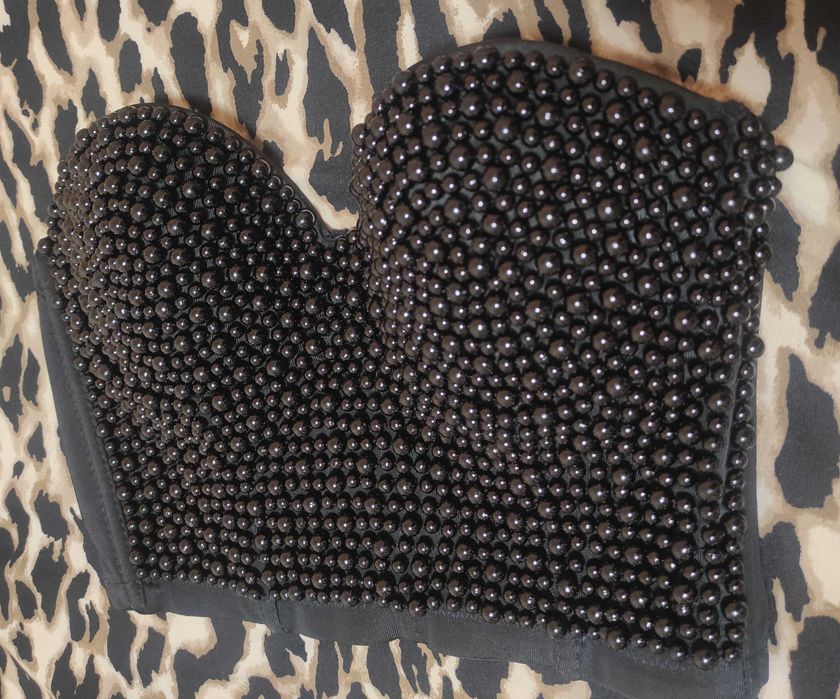 Ефектен черен корсет