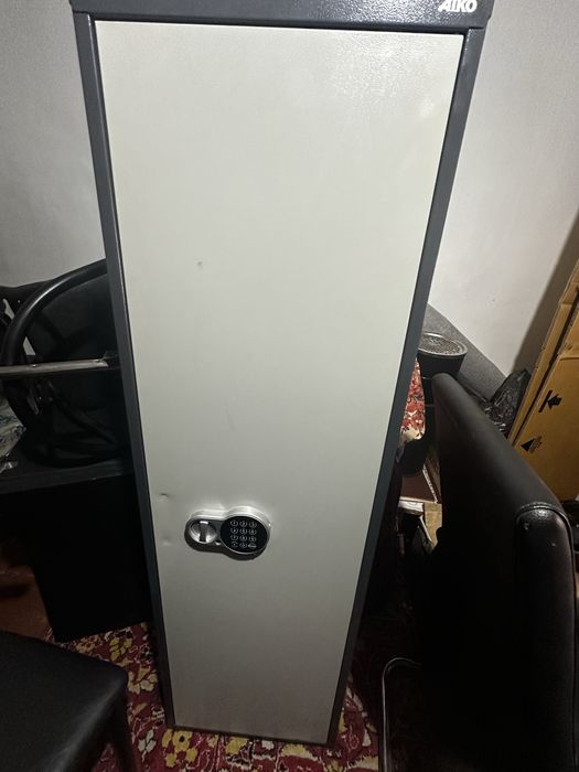 Продается сейф в хорошем состоянием СРОЧНО