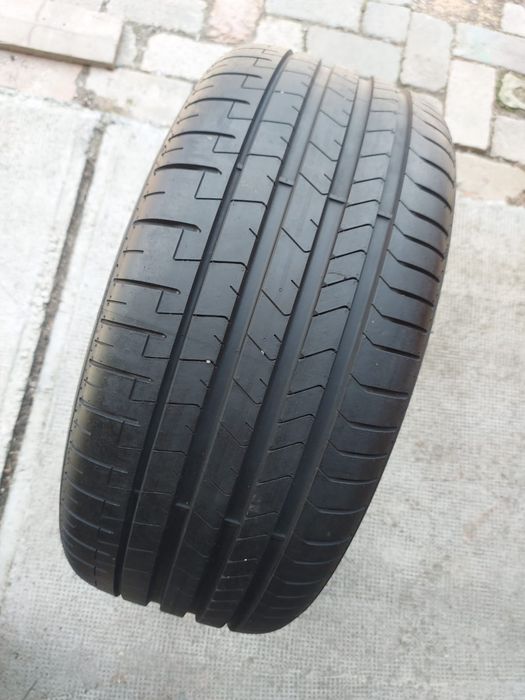 O bucată 255/40 R20 vară - una Pirelli