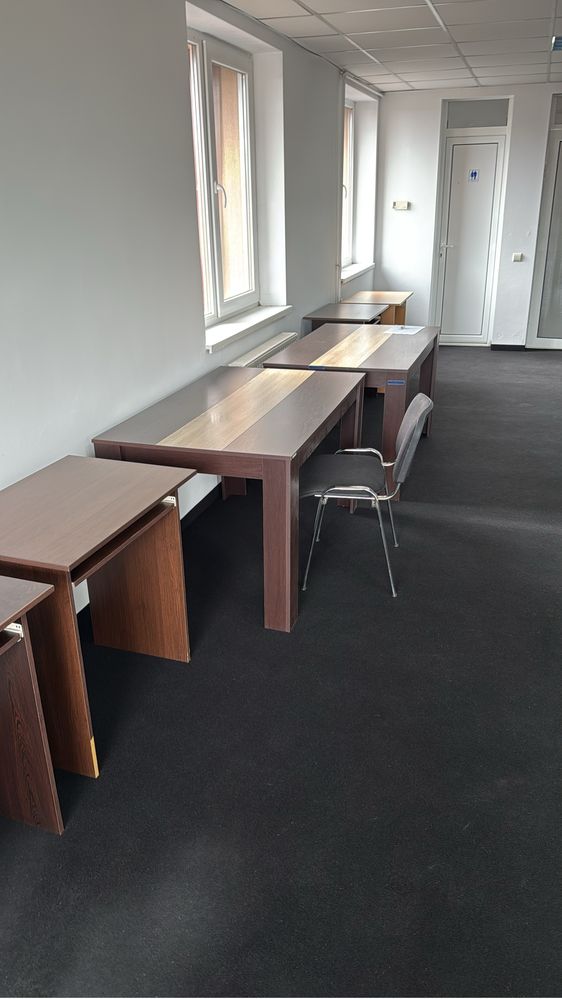 Vand mobilier de tip birou