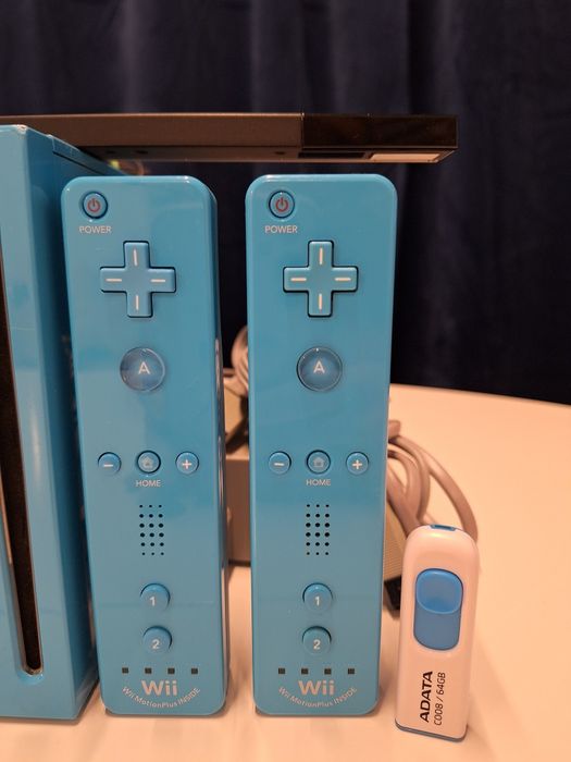 Nintendo Wii Modat, 600 jocuri, 2 Manete, 2 Nunchuck, Accesorii + HDMI