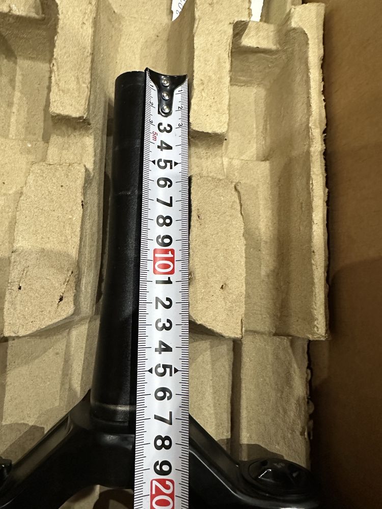 Продавам вилка RockShox Lyrik Base 150MM 29"