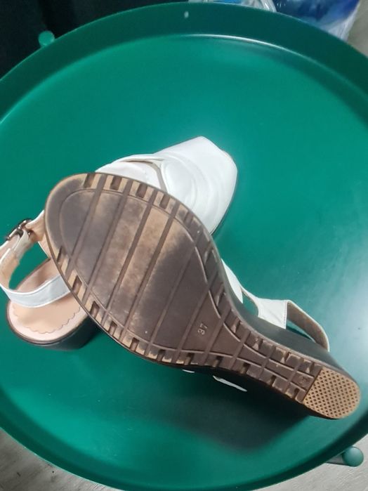 Дамски сандали от естествена кожа