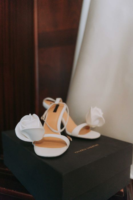 Vand pantofi cu toc marca Valeria Sabatini