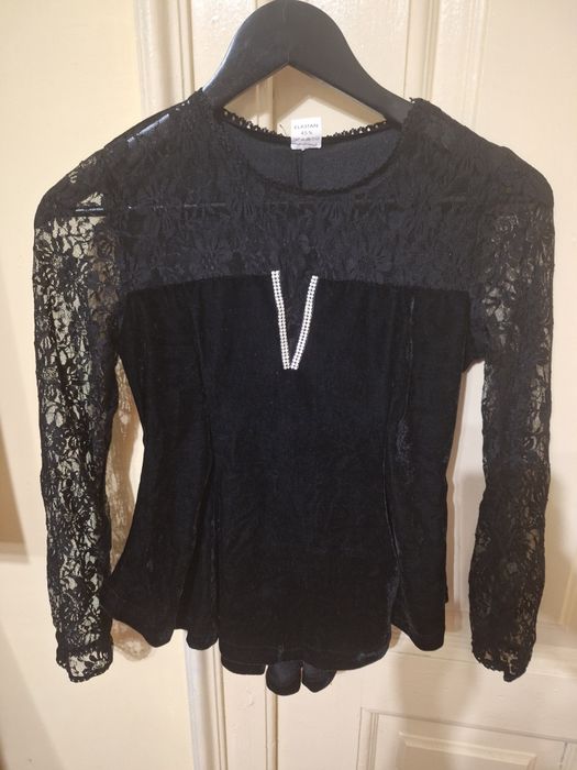 Bluza eleganta de catifea și dantela