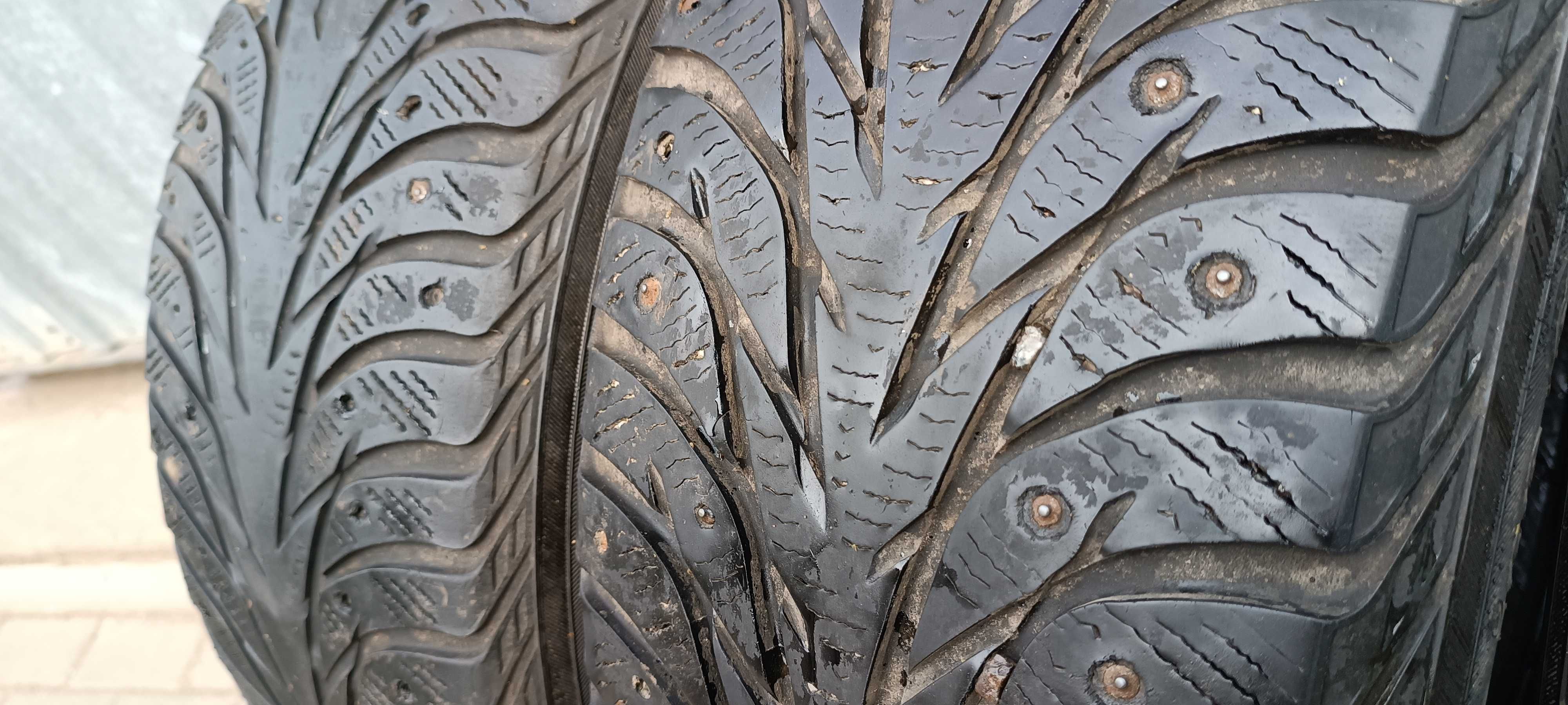 Продам шины размер 235/55R18