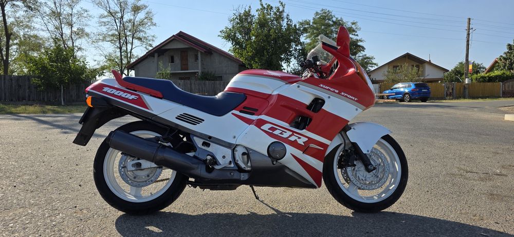 Honda CBR 1000F SC24