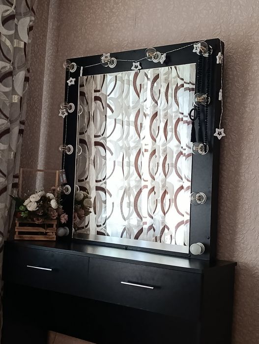 Тумба с зеркалом с подсветкой