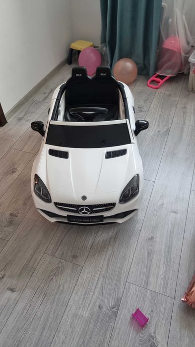 Vând masinuta pentru copii cu telecomanda