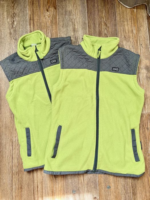 Продам детские флисовые безрукавки Crockid, кофты и шарфы/манишки