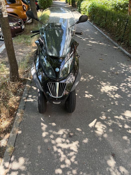 Piaggio mp3 400, se conduce cu categoria B
