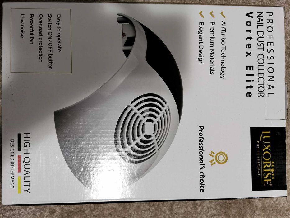 Aspirator praf unghii