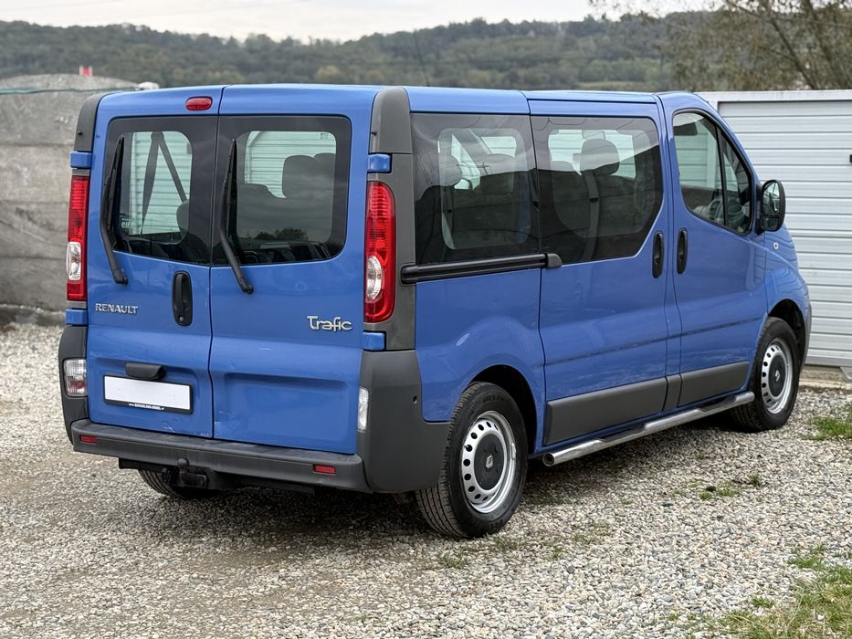 Renault Trafic 9 Locuri - 2.0 DCI - Euro 5 - 8+1  Locuri - A/C