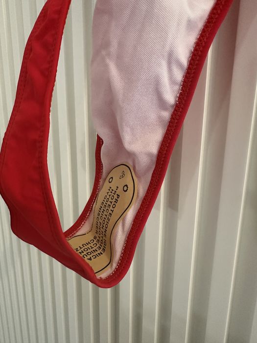 Цял червен бански с прашка