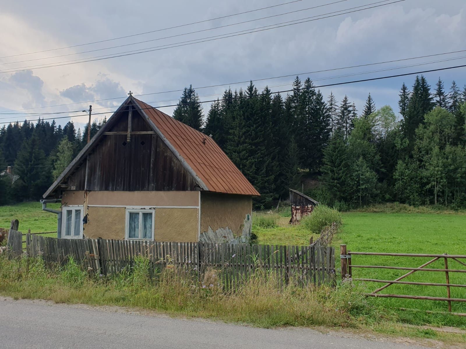 Casa de vanzare in zonă liniștită