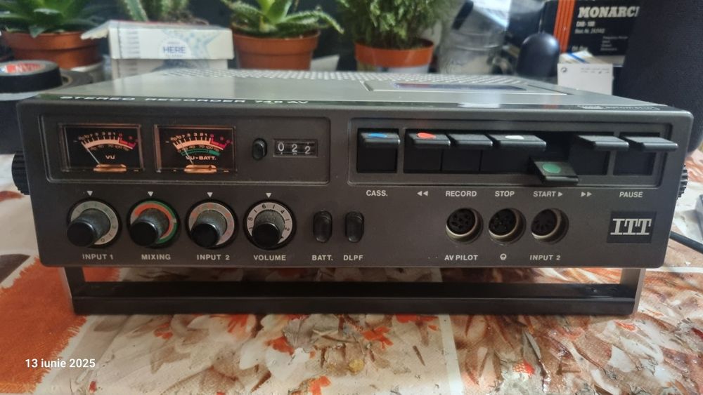 Deck vintage portabil Itt 740 AV