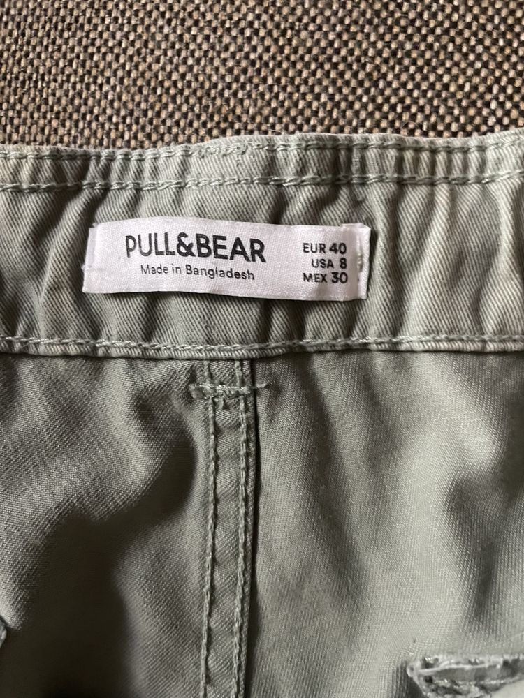 Брюки карго от бренда pull&bear