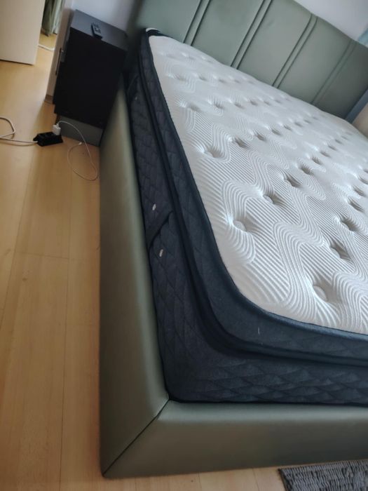 Спалня с матрак и подматрачна рамка