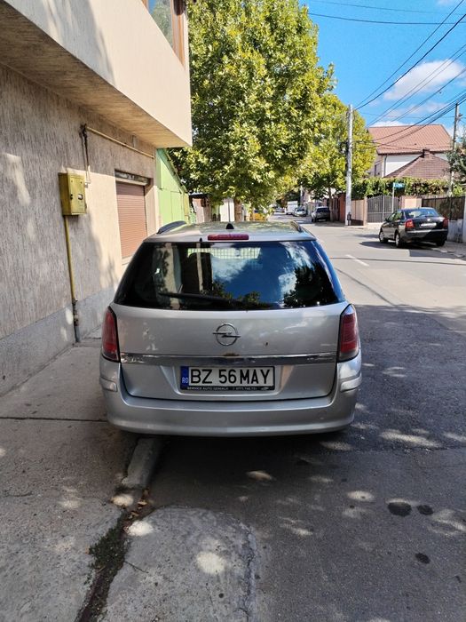 Vând Opel Astra H Combi, an 2006, motor 1.6 benzină


Vând Opel Astra