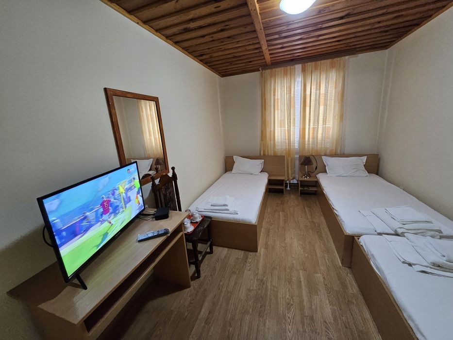 Дава се под наем Къща в с. Равногор, Област Пазарджик - 391 кв.м за 4845 € - Снимка #11