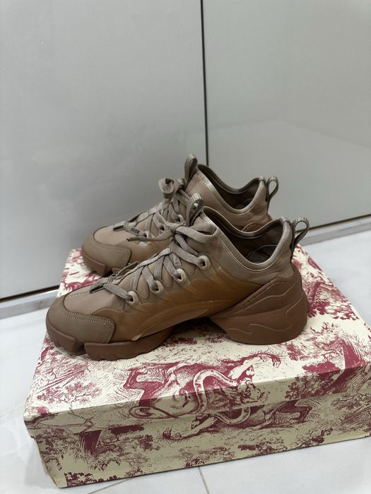 Оригинални обувки Christian Dior в бежов цвят