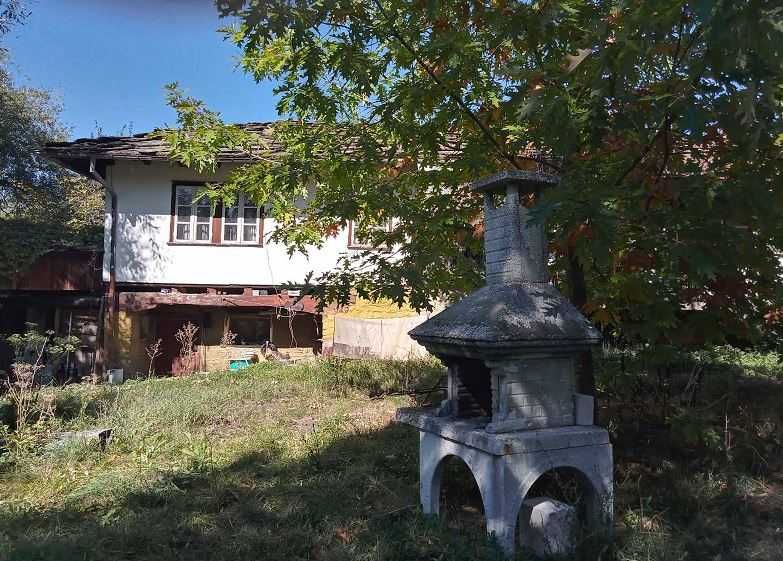 Стара къща от етнографски тип в с. Велковци