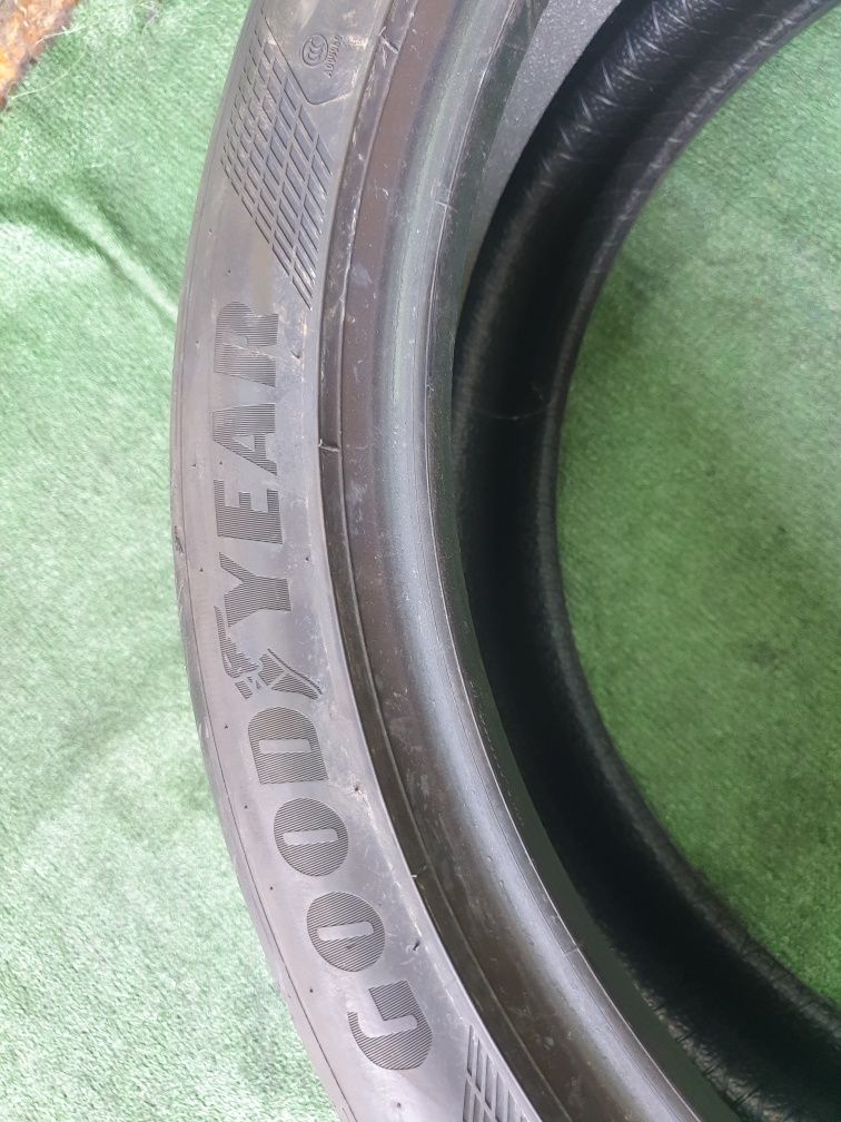 255 40 21 vara Goodyear