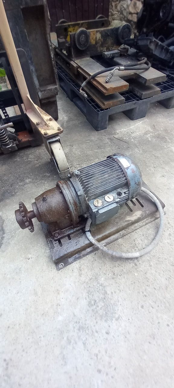 reductor 85 rot / min cu motor 2,2 kw