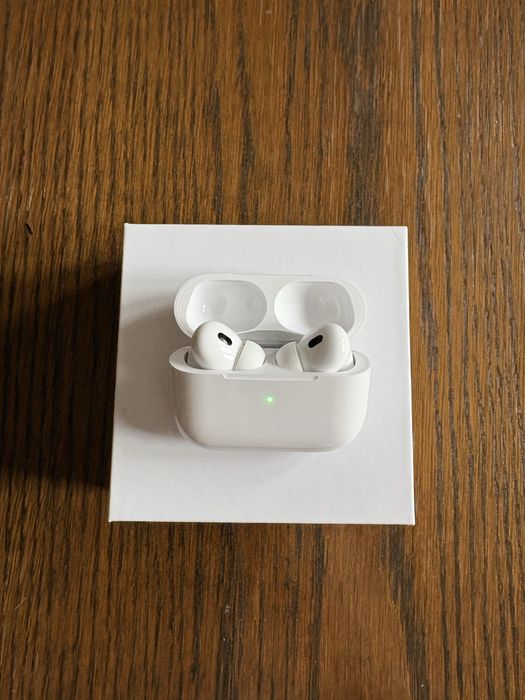 Airpods pro 2 cu fir de incarcare