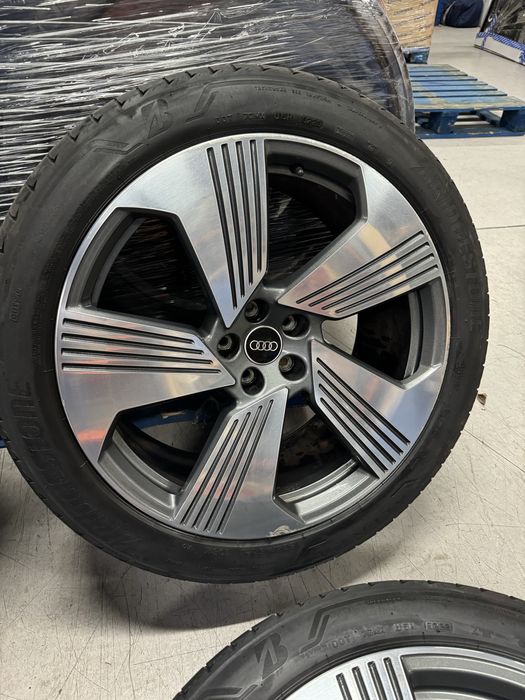 Jante Audi Etron Q8 R21 Originale Brigestone de vara 60%